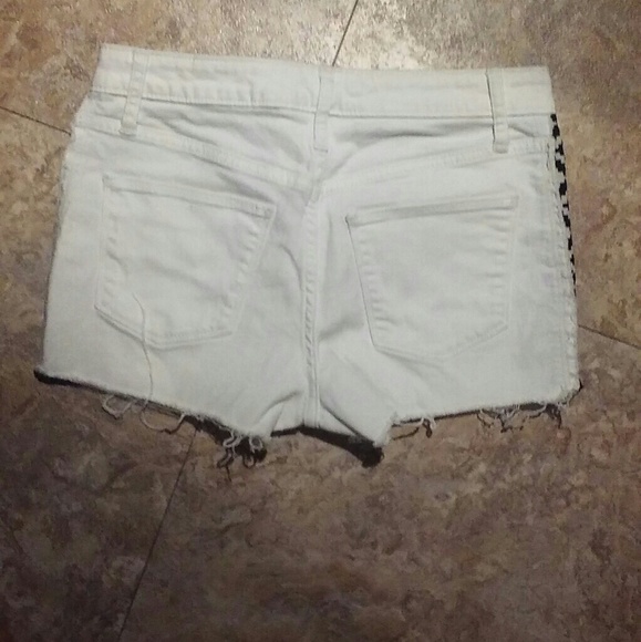 Universal Thread High Rise Tribal denim shorts - Picture 2 of 5